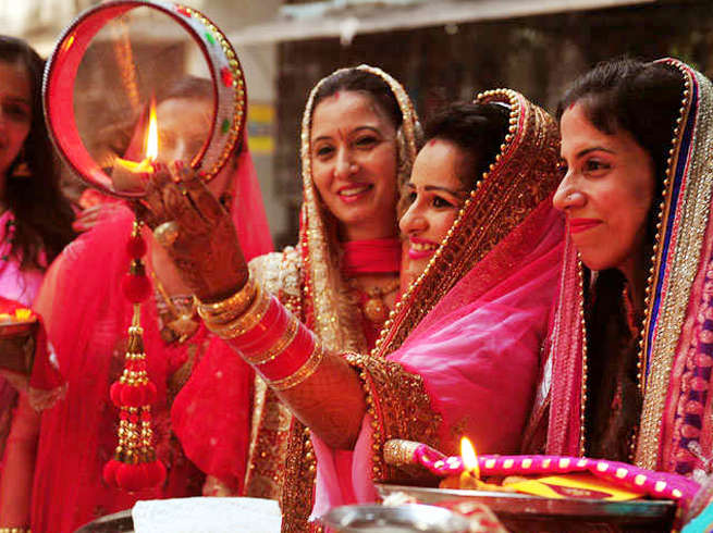 Happy Karva Chauth 2020 Wishes Images Mehndi Design Saree Colour Quotes