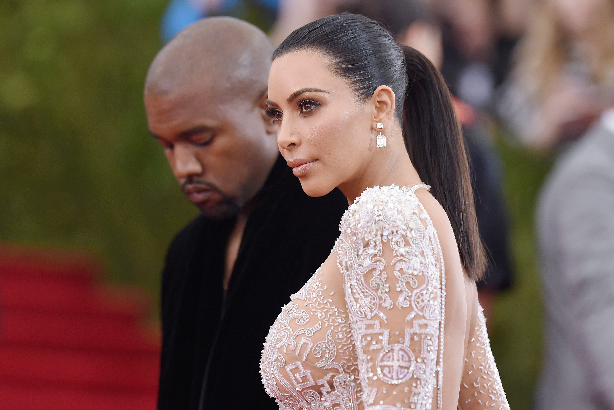 Kim Kardashian filed Divorce from Kanye West
