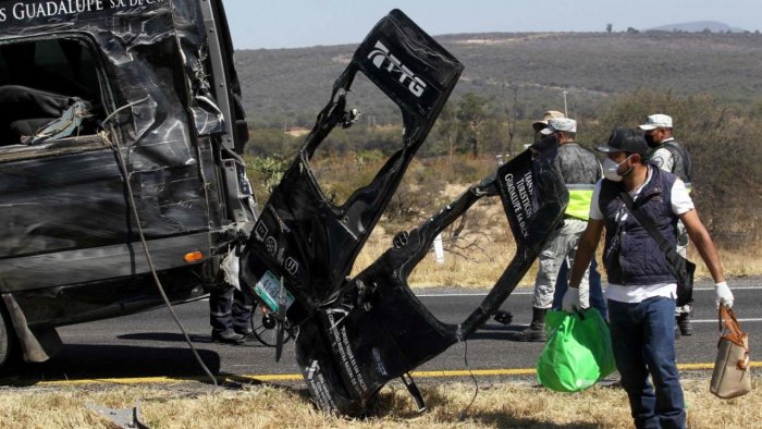 12 people die in Mexico highway accident