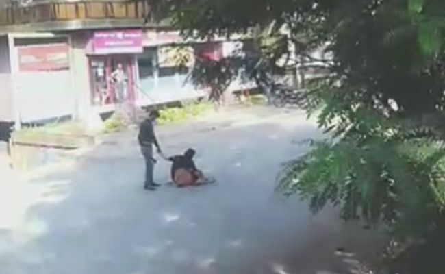 Watch Man Hacked His Wife With A Machete Video In Karnatakas Hubbali Video Caught In Camera Goes Viral